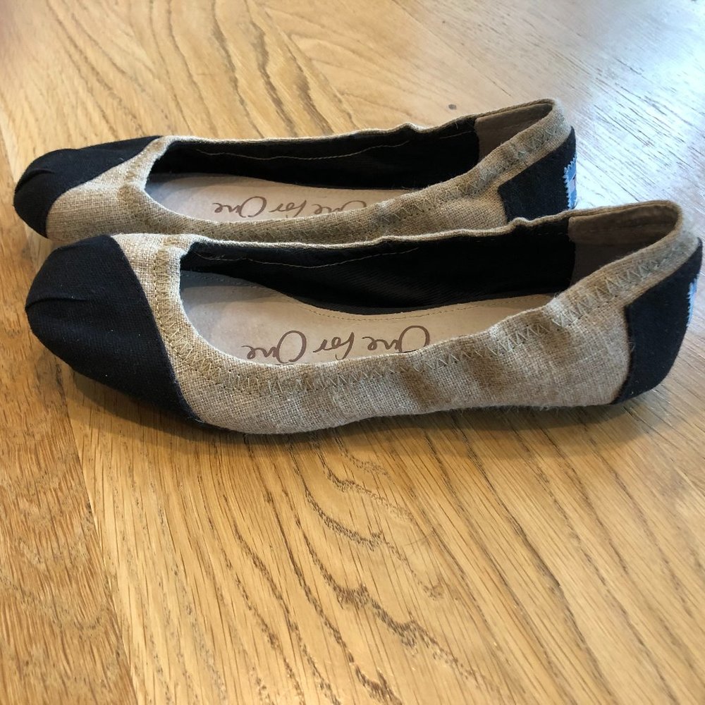 Tom's flats size 7.5 black and light brown